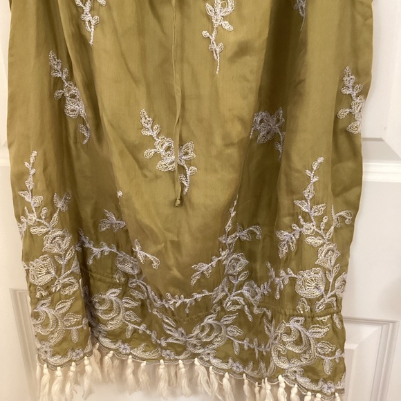 David Meister top, embroidered, tie at top, very pretty, size large - Picture 4 of 4